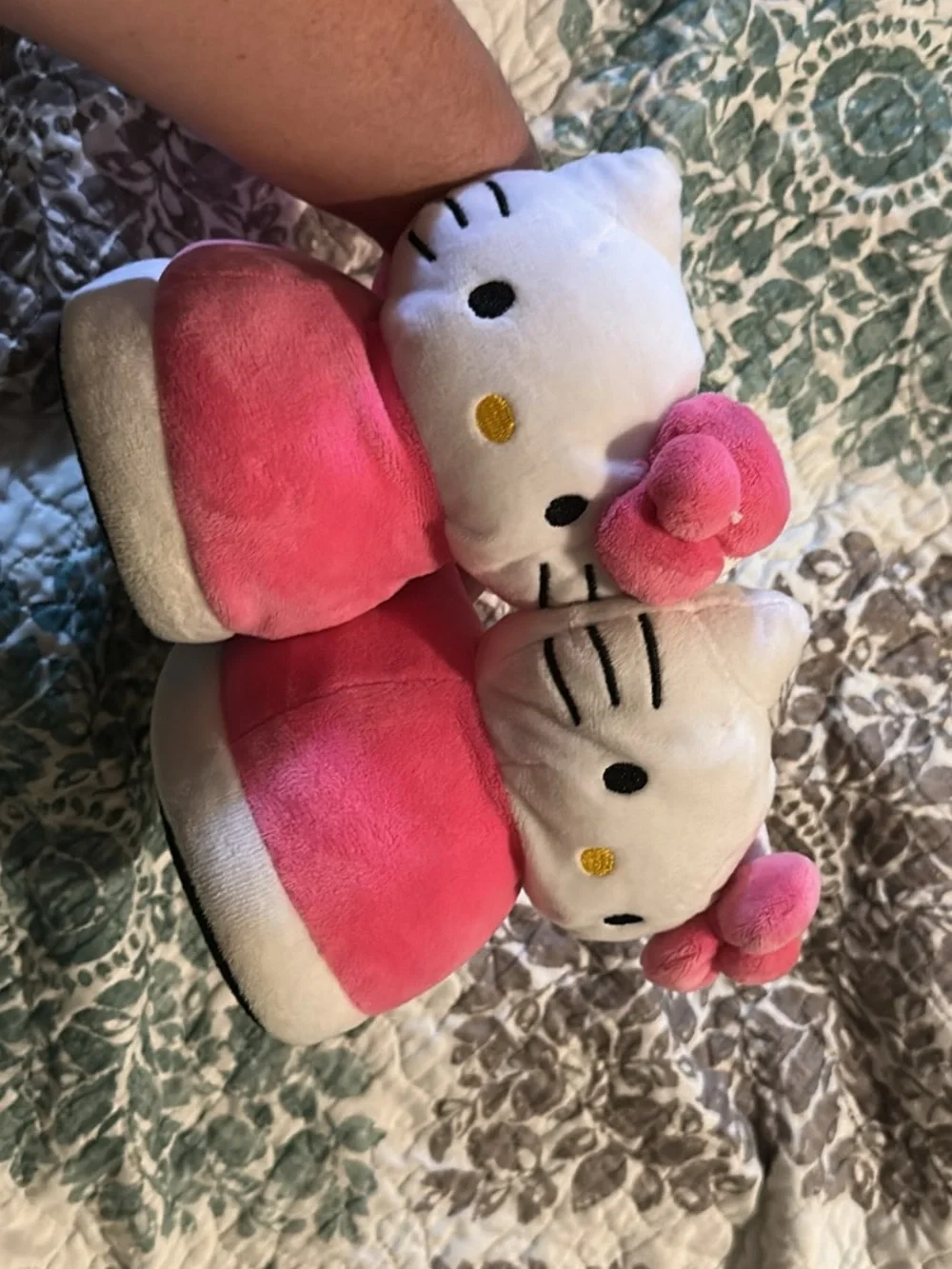 Girls 11/12 Hello Kitty Slippers